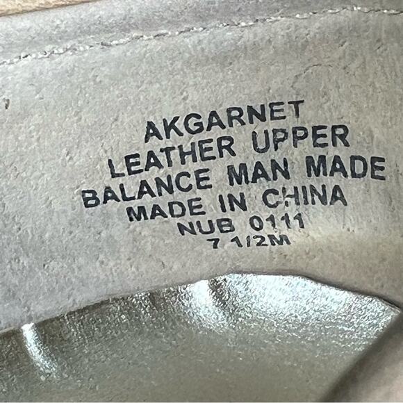 AK Anne Klein iflex Loafer Garnet Perforated Leather Slip-on Nude Size 7.5 M - Picture 12 of 13